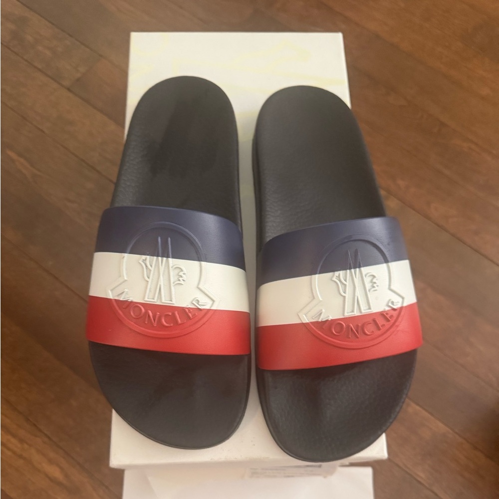 Moncler Basile slides. Men’s 8 (EU 41). Worn twice. Box included.